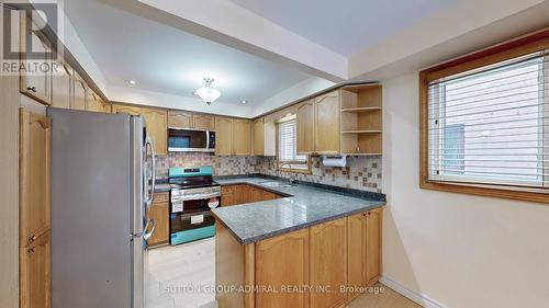 1707 Princelea Place, Mississauga, ON - Indoor Photo Showing Kitchen