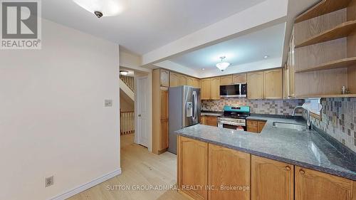 1707 Princelea Place, Mississauga, ON - Indoor Photo Showing Kitchen