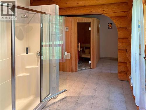 6326 Leamont Place, Horsefly, BC - Indoor Photo Showing Bathroom