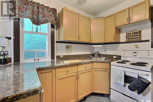 2257 Montreal Street, Regina, SK - Indoor Photo Showing Kitchen