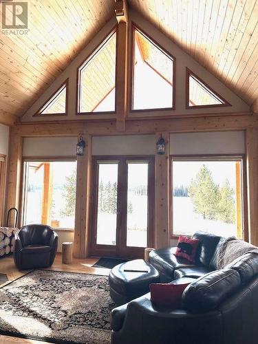 1909 Otter Road, Williams Lake, BC - Indoor Photo Showing Living Room