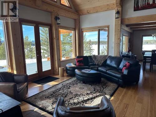 1909 Otter Road, Williams Lake, BC - Indoor Photo Showing Living Room