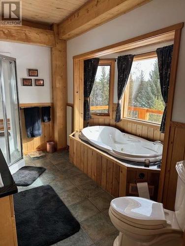1909 Otter Road, Williams Lake, BC - Indoor Photo Showing Bathroom