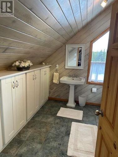 1909 Otter Road, Williams Lake, BC - Indoor Photo Showing Bathroom
