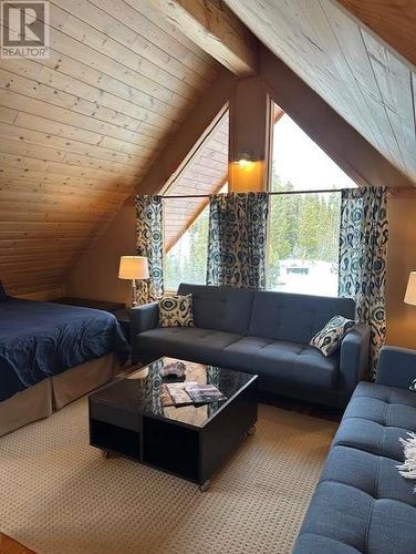 1909 Otter Road, Williams Lake, BC - Indoor Photo Showing Living Room