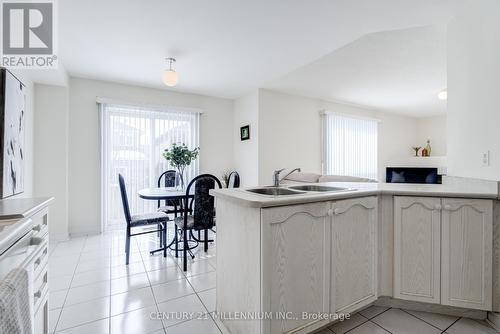 6424 Sousa Drive, Mississauga, ON - Indoor Photo Showing Kitchen With Double Sink