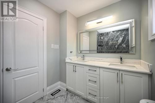 526 Selsey Drive, Mississauga, ON - Indoor Photo Showing Bathroom