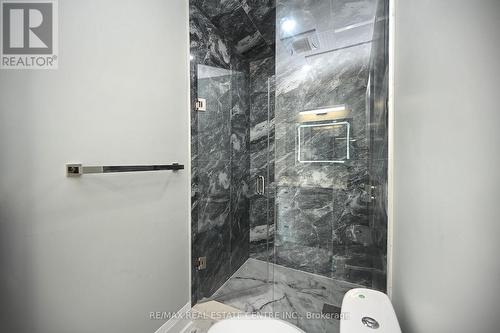 526 Selsey Drive, Mississauga, ON - Indoor Photo Showing Bathroom