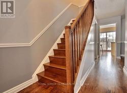 Foyer towards the bright kitchen - 