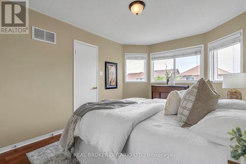 899 Winterton Way, Mississauga, ON - Indoor Photo Showing Bedroom