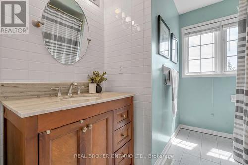 899 Winterton Way, Mississauga, ON - Indoor Photo Showing Bathroom