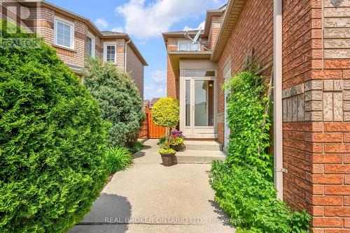 899 Winterton Way, Mississauga, ON - Outdoor