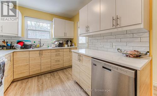 160 Westcourt Place, Waterloo, ON - Indoor Photo Showing Kitchen