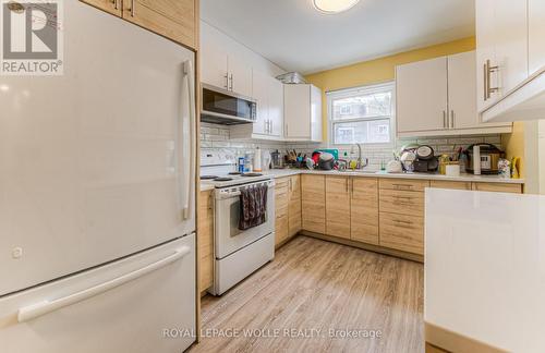 160 Westcourt Place, Waterloo, ON - Indoor Photo Showing Kitchen