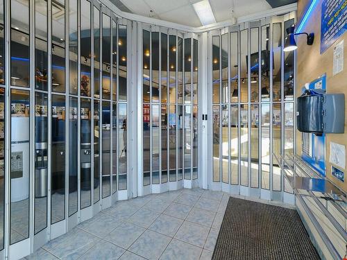 Commerce - 423 Boul. Des Laurentides, Saint-Jérôme, QC - Indoor Photo Showing Other Room