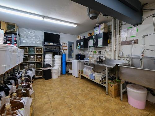 Atelier - 423 Boul. Des Laurentides, Saint-Jérôme, QC - Indoor