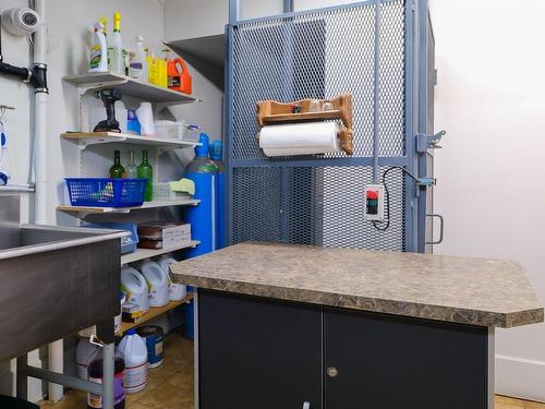 Atelier - 423 Boul. Des Laurentides, Saint-Jérôme, QC - Indoor