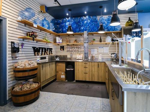 Commerce - 423 Boul. Des Laurentides, Saint-Jérôme, QC - Outdoor With Exterior