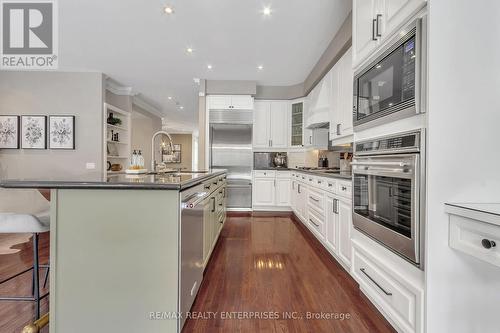 36 Compass Way, Mississauga, ON - Indoor Photo Showing Kitchen With Upgraded Kitchen