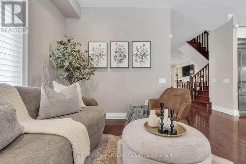 36 Compass Way, Mississauga, ON - Indoor Photo Showing Living Room