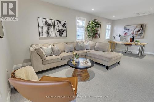 36 Compass Way, Mississauga, ON - Indoor Photo Showing Living Room