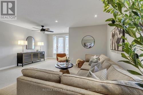 36 Compass Way, Mississauga, ON - Indoor Photo Showing Living Room