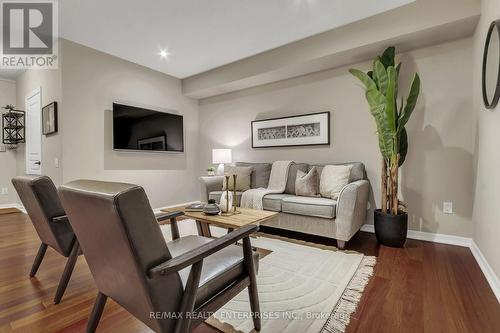 36 Compass Way, Mississauga, ON - Indoor Photo Showing Living Room