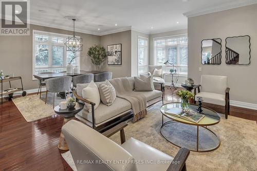 36 Compass Way, Mississauga, ON - Indoor Photo Showing Living Room