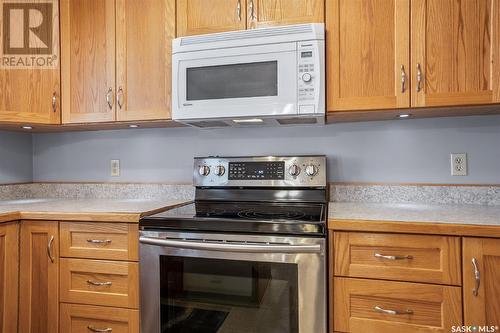 1335 Haslam Way, Saskatoon, SK - Indoor Photo Showing Kitchen