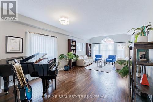 Bright and spacious living room w/ custom drapery - 855 Oakcrossing Road, London, ON - Indoor