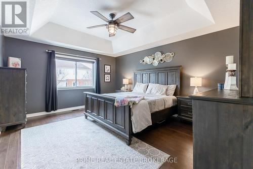 Primary suite w/ walk-in closet & 4-piece ensuite - 855 Oakcrossing Road, London, ON - Indoor Photo Showing Bedroom