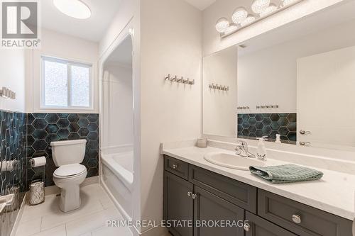 Upper level 4-piece bath - 855 Oakcrossing Road, London, ON - Indoor Photo Showing Bathroom