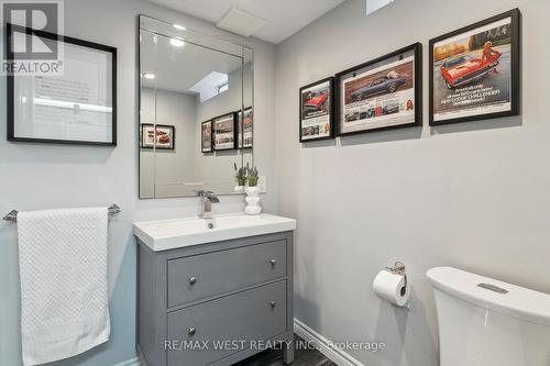 3202 Bracknell Crescent, Mississauga, ON - Indoor Photo Showing Bathroom