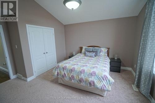 1792 Cedarpark Drive, London, ON - Indoor Photo Showing Bedroom