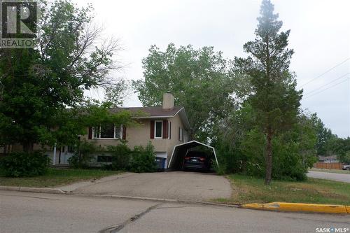 529 6th AVENUE E  Assiniboia, SK S0H 0B0