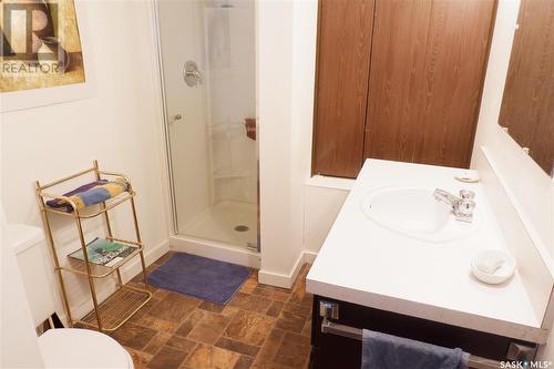 529 6Th Avenue E, Assiniboia, SK - Indoor Photo Showing Bathroom