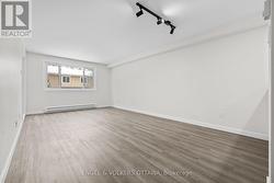 Living room no staging - 