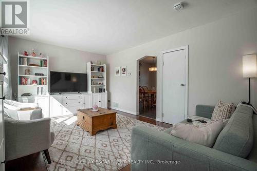 2279 King Street E, Hamilton, ON - Indoor Photo Showing Living Room