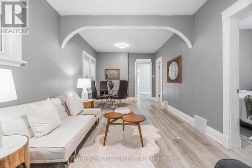 65 Beattie Avenue, London, ON - Indoor Photo Showing Living Room