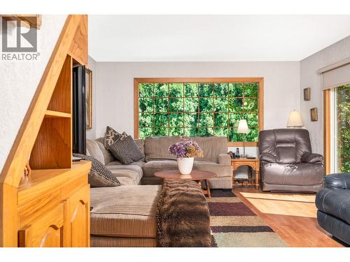 6775 L&A Road, Vernon, BC - Indoor Photo Showing Living Room