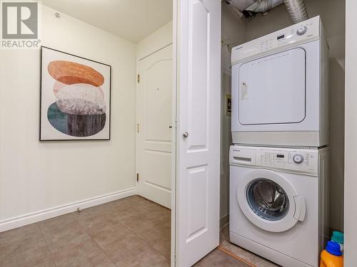 904 888 Pacific Street, Vancouver, BC - Indoor Photo Showing Laundry Room