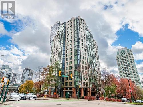 904 888 Pacific Street, Vancouver, BC - Outdoor With Facade