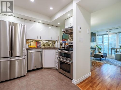 904 888 Pacific Street, Vancouver, BC - Indoor Photo Showing Kitchen