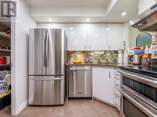 904 888 Pacific Street, Vancouver, BC - Indoor Photo Showing Kitchen