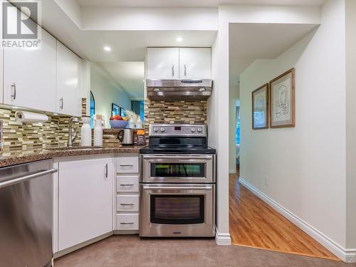 904 888 Pacific Street, Vancouver, BC - Indoor Photo Showing Kitchen