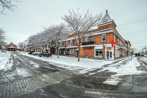 Frontage - 19 Place Du Marché, Saint-Jean-Sur-Richelieu, QC 