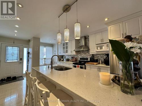 4119 Quaker Hill Drive, Mississauga, ON - Indoor Photo Showing Kitchen With Upgraded Kitchen