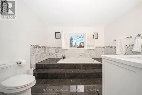 3545 Marmac Crescent, Mississauga, ON - Indoor Photo Showing Bathroom