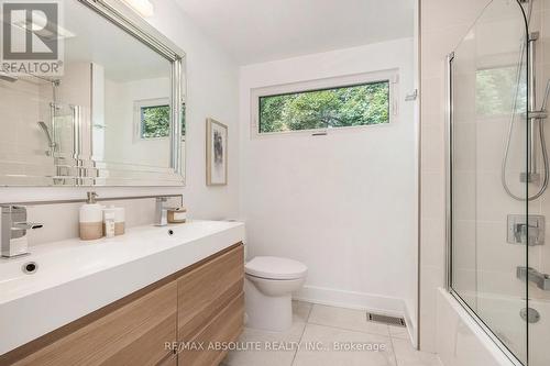 160 Begonia Avenue, Ottawa, ON - Indoor Photo Showing Bathroom