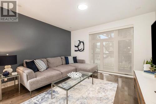 160 Begonia Avenue, Ottawa, ON - Indoor Photo Showing Living Room